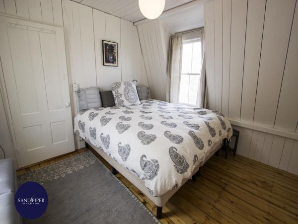 Cape Cod Home 994832