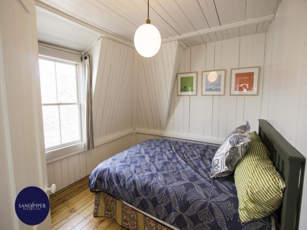 Cape Cod Home 994832