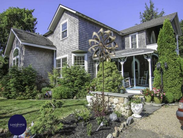 Cape Cod Home 994833