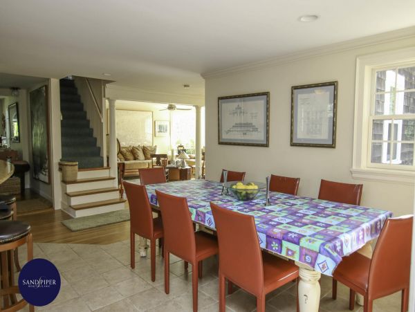 Cape Cod Home 994833