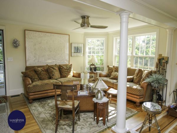 Cape Cod Home 994833