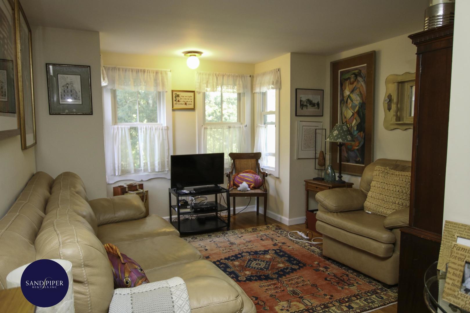 Cape Cod Home 994833