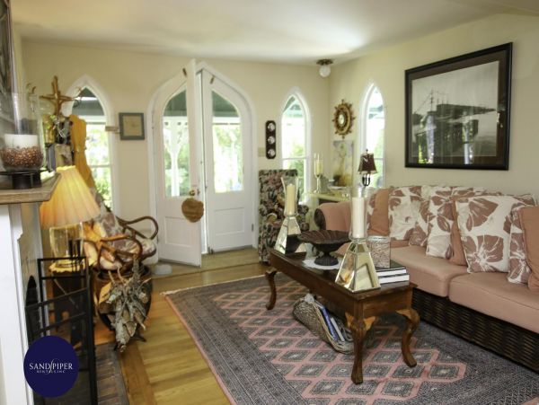 Cape Cod Home 994833