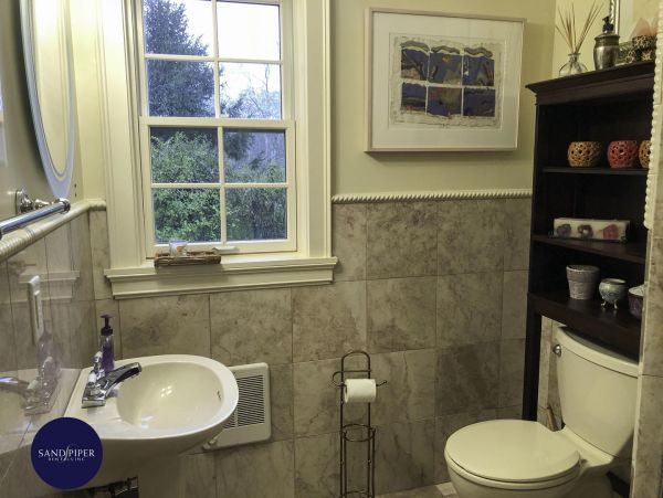 Cape Cod Home 994833