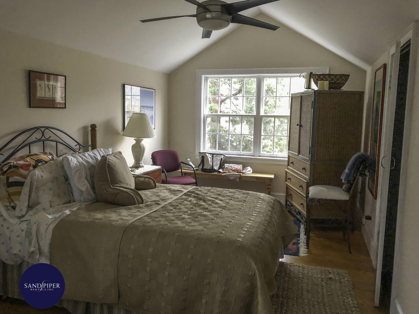 Cape Cod Home 994833