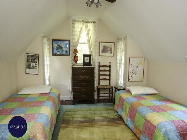 Cape Cod Home 994833