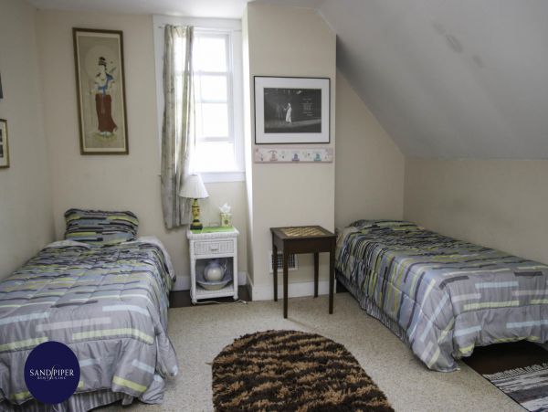 Cape Cod Home 994833