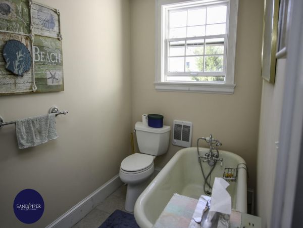Cape Cod Home 994833