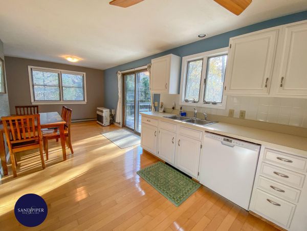 Cape Cod Home 994834
