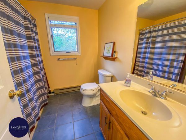 Cape Cod Home 994834