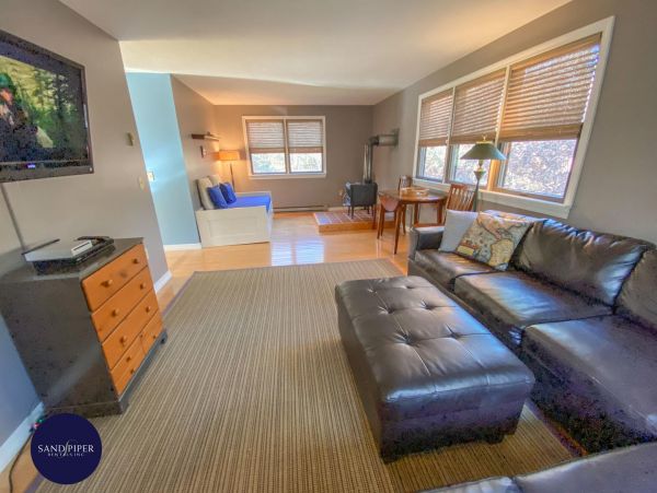 Cape Cod Home 994834