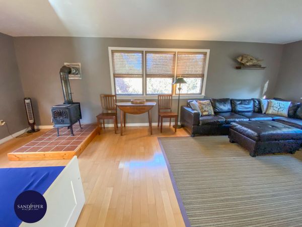 Cape Cod Home 994834