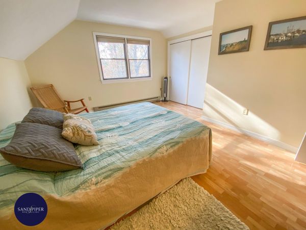 Cape Cod Home 994834