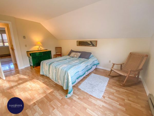 Cape Cod Home 994834