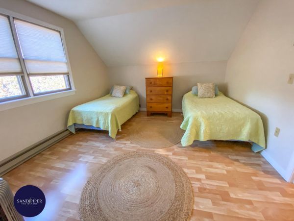 Cape Cod Home 994834