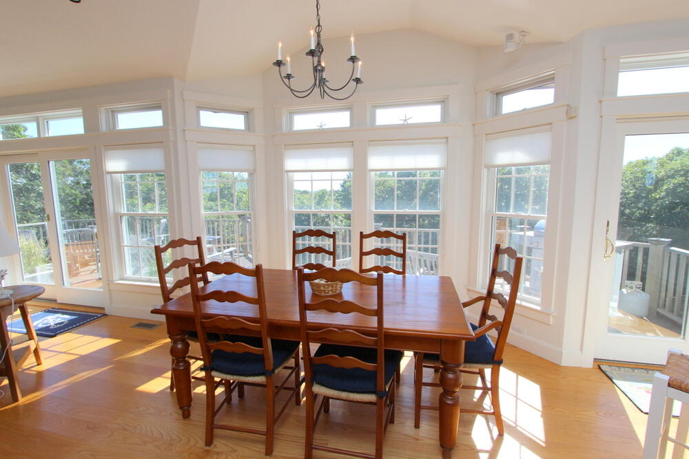 Cape Cod Home 994835