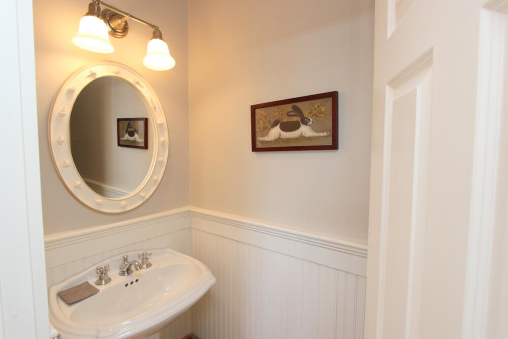 Cape Cod Home 994835