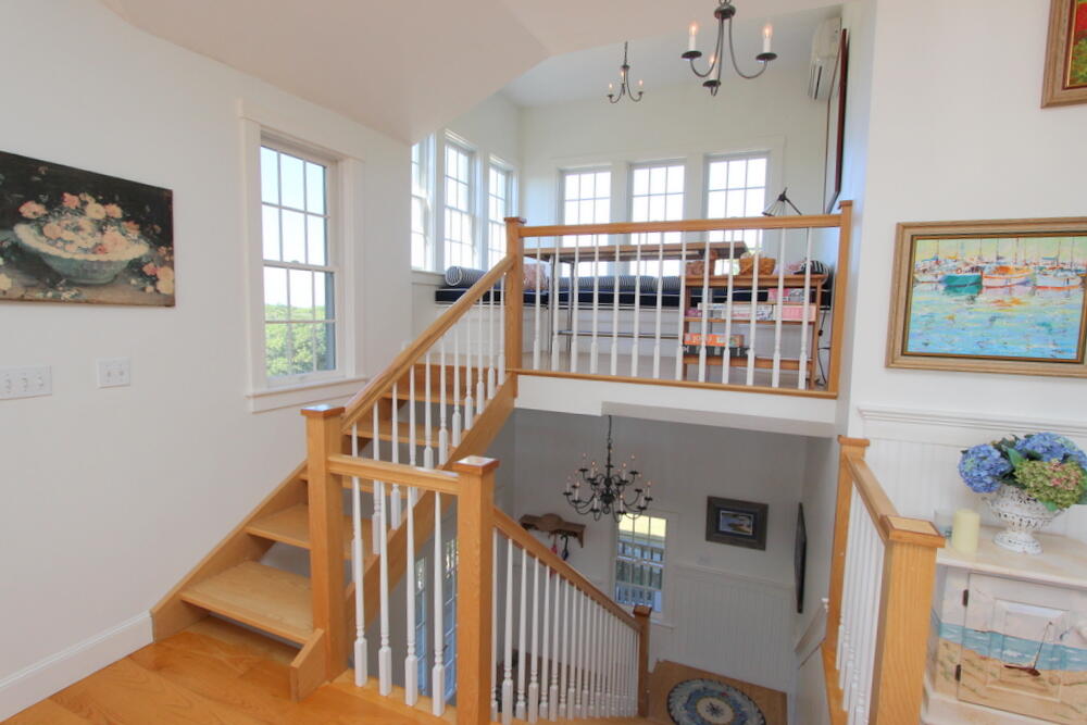 Cape Cod Home 994835