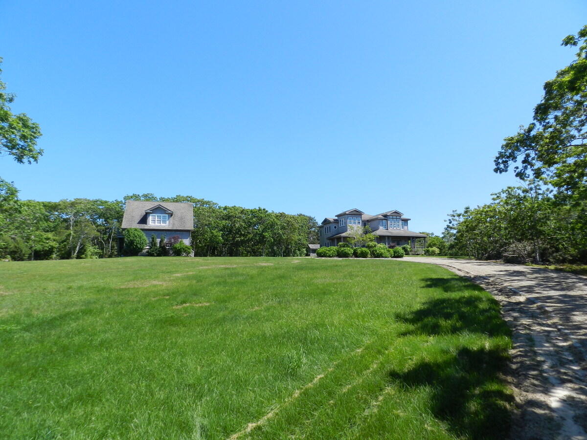 Cape Cod Home 994835
