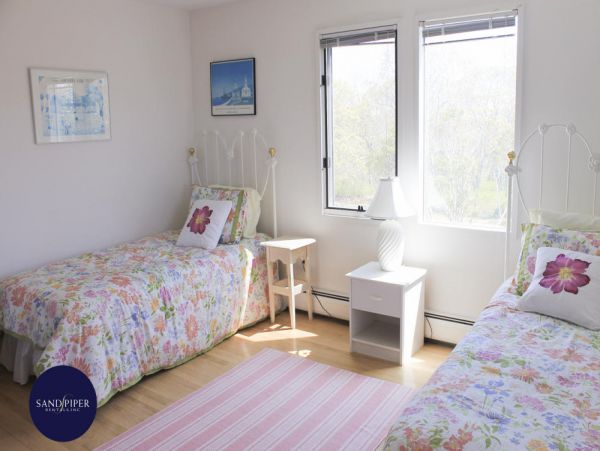 Cape Cod Home 994836