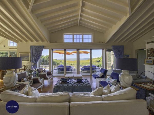 Cape Cod Home 994837