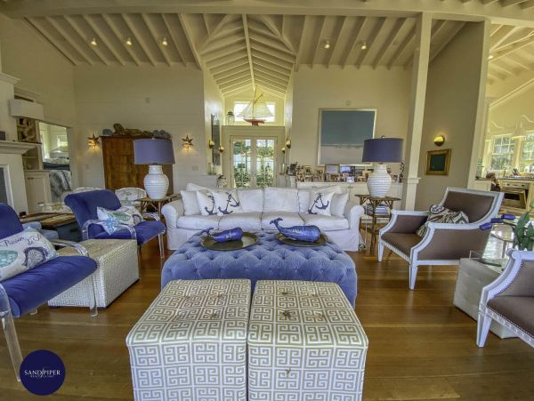 Cape Cod Home 994837