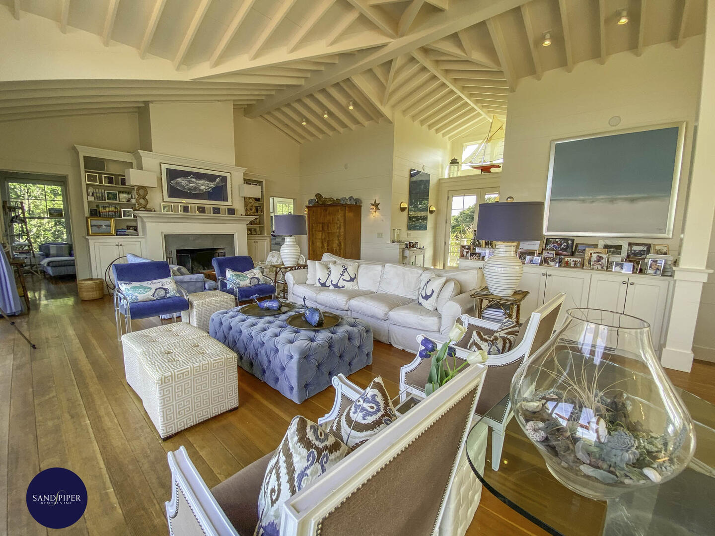 Cape Cod Home 994837