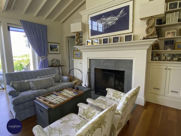 Cape Cod Home 994837