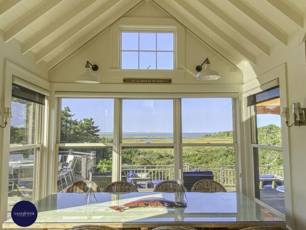 Cape Cod Home 994837