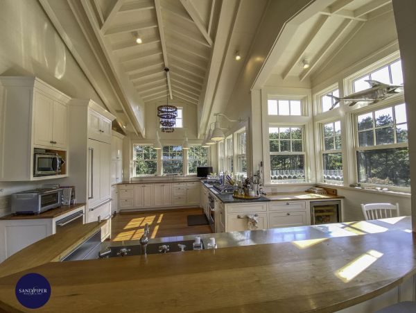 Cape Cod Home 994837