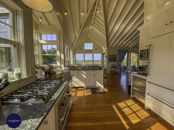 Cape Cod Home 994837