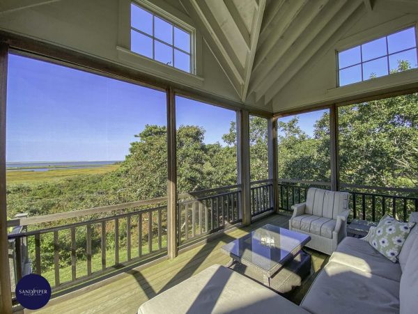 Cape Cod Home 994837