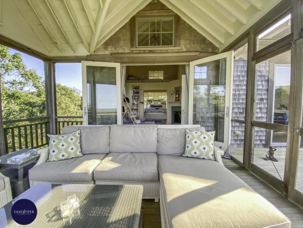 Cape Cod Home 994837