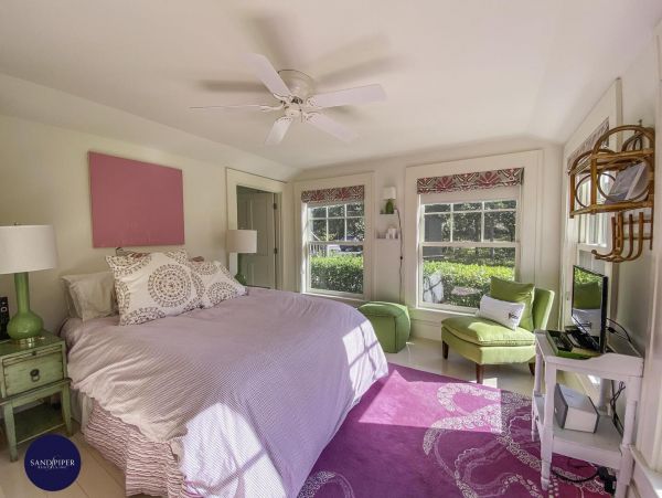 Cape Cod Home 994837