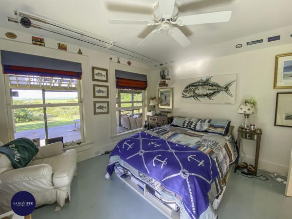 Cape Cod Home 994837