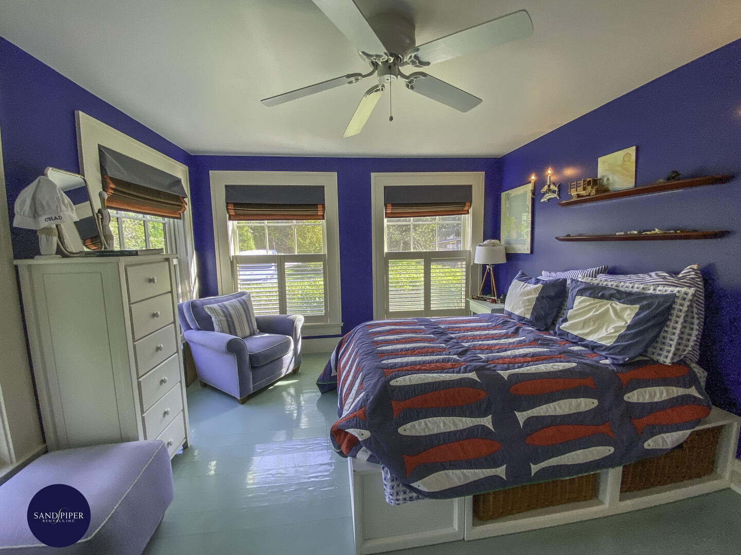 Cape Cod Home 994837