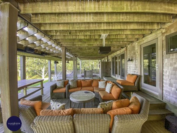 Cape Cod Home 994837