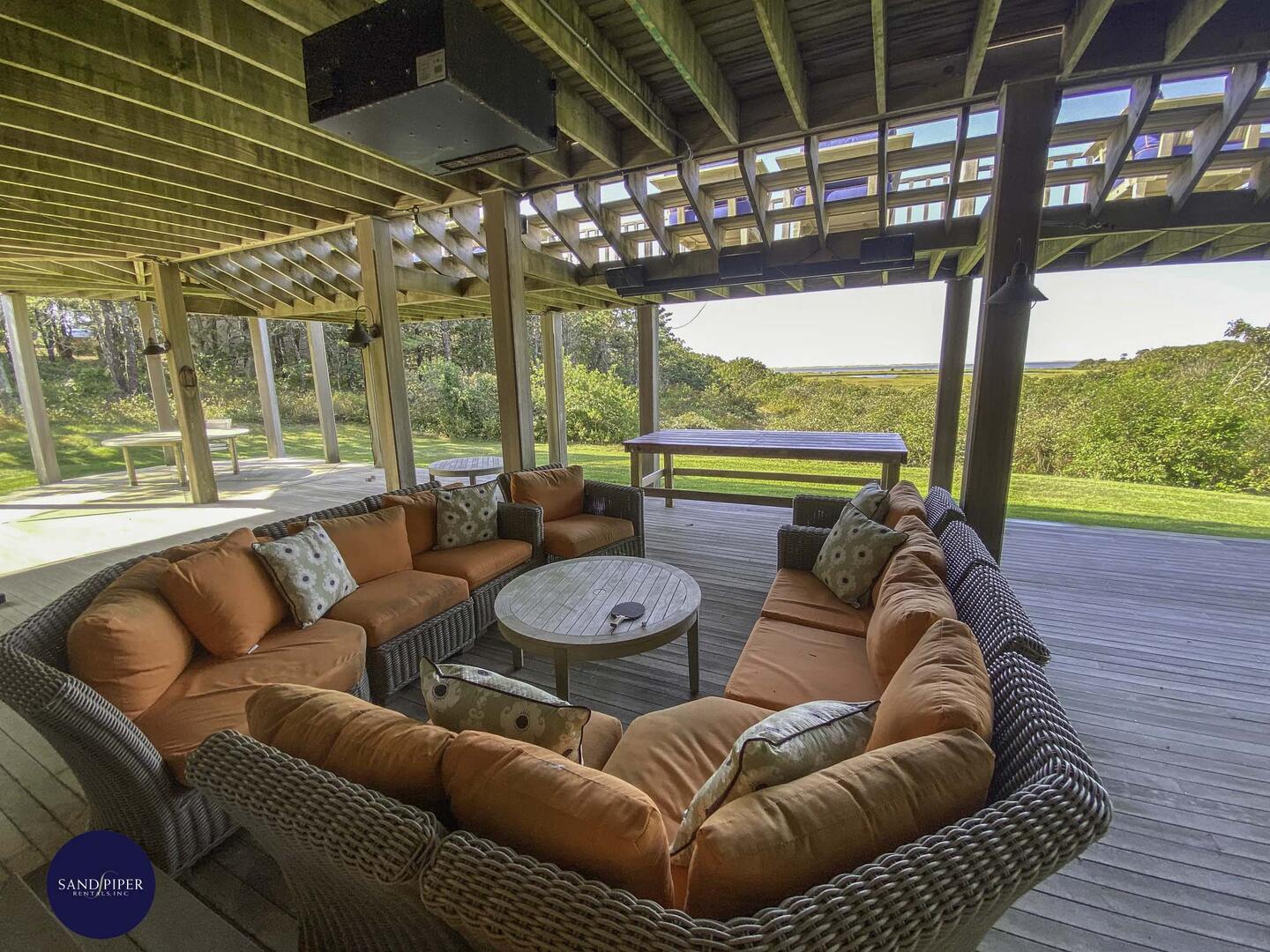 Cape Cod Home 994837