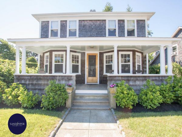 Cape Cod Home 994838