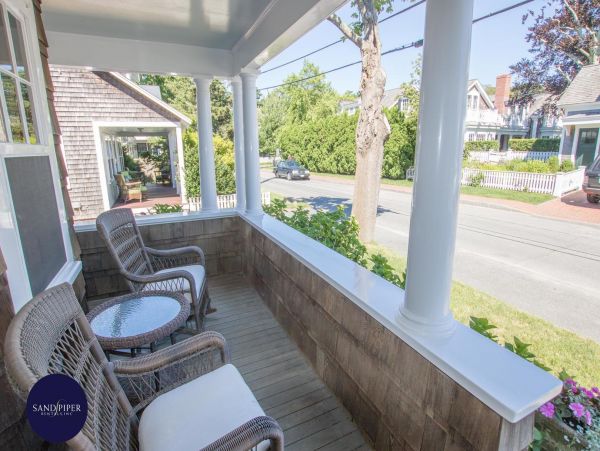 Cape Cod Home 994838