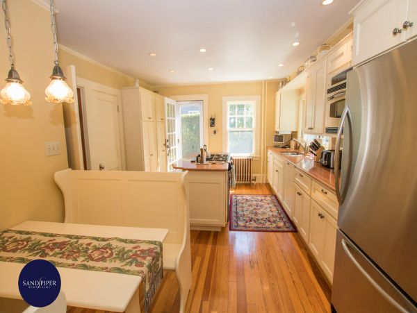 Cape Cod Home 994838