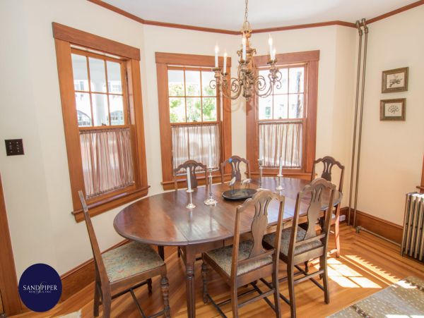 Cape Cod Home 994838