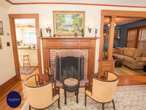 Cape Cod Home 994838
