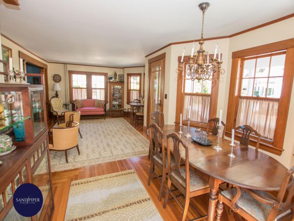 Cape Cod Home 994838