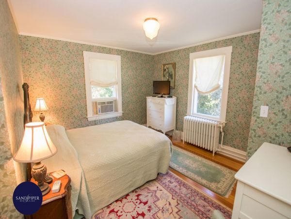 Cape Cod Home 994838