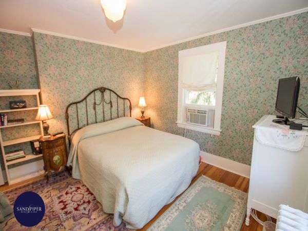 Cape Cod Home 994838