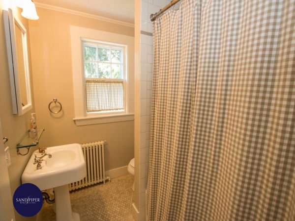 Cape Cod Home 994838