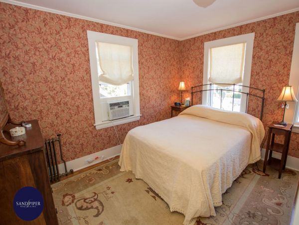 Cape Cod Home 994838