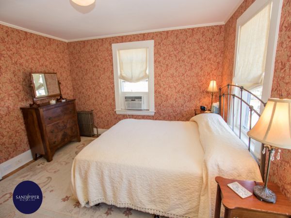 Cape Cod Home 994838