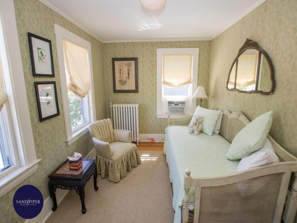 Cape Cod Home 994838
